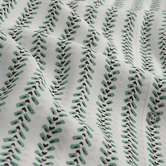 Men's Green and White Casual Button-Down Shirt - Picture 5 of 6